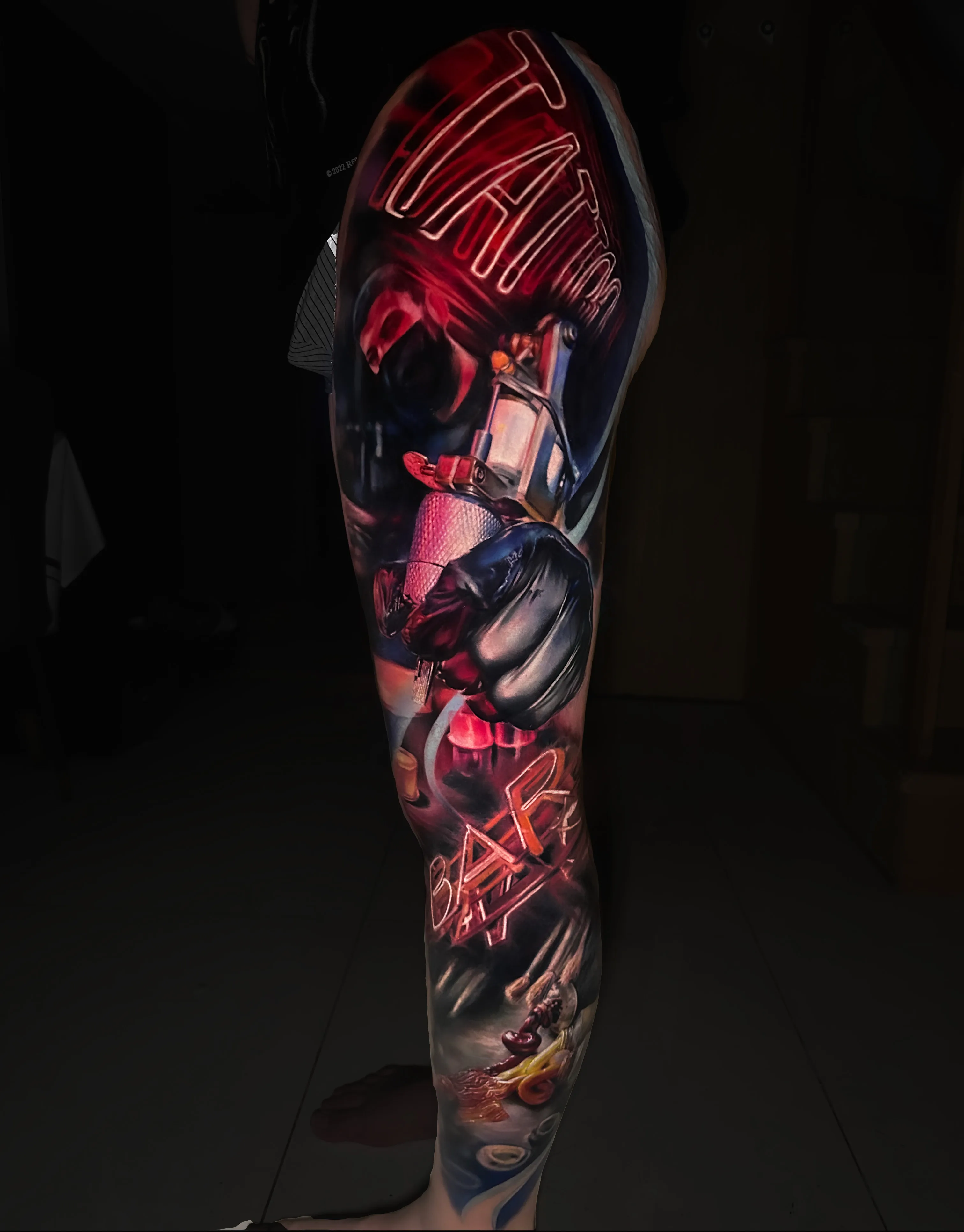 The magic happens here! Cathy Tattoo's steady hand creating flawless gradients #TattooProcess #ChongqingArtist